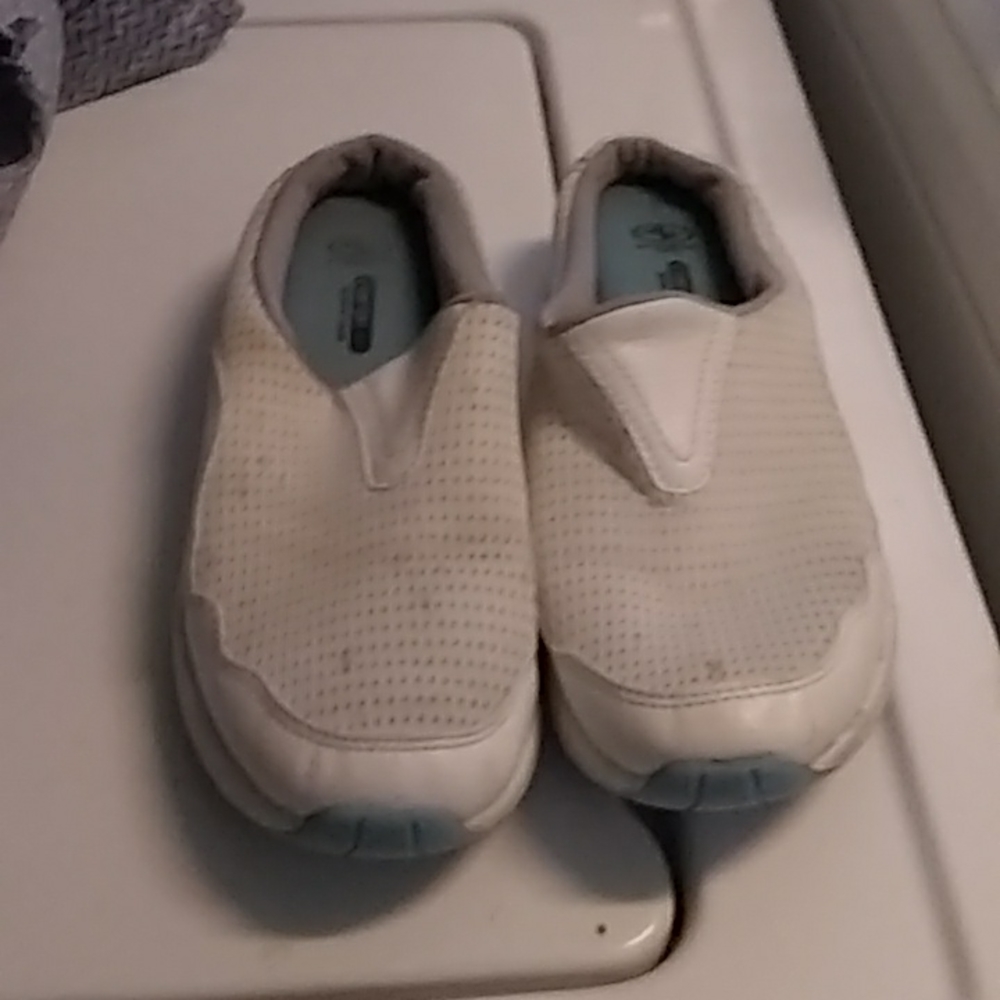 Women's slip on shoes